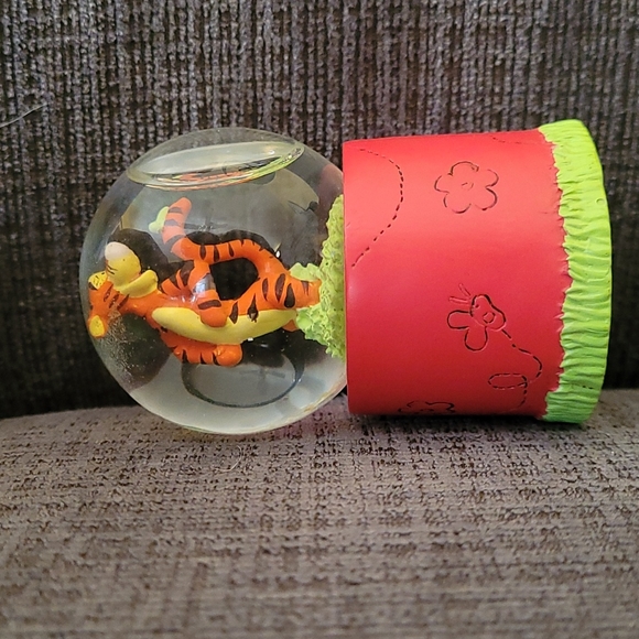 Two Disney Tigger from Winnie The Pooh Mini Snow Globes - Picture 5 of 7